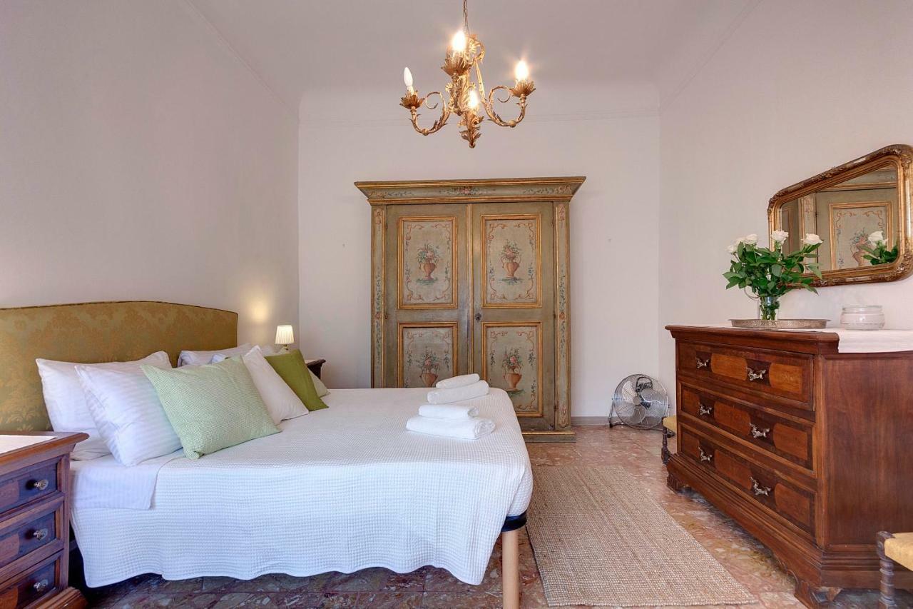 Historical Apartment Spectacular Arno View With Balcony From 12 Th Century. Florença Exterior foto