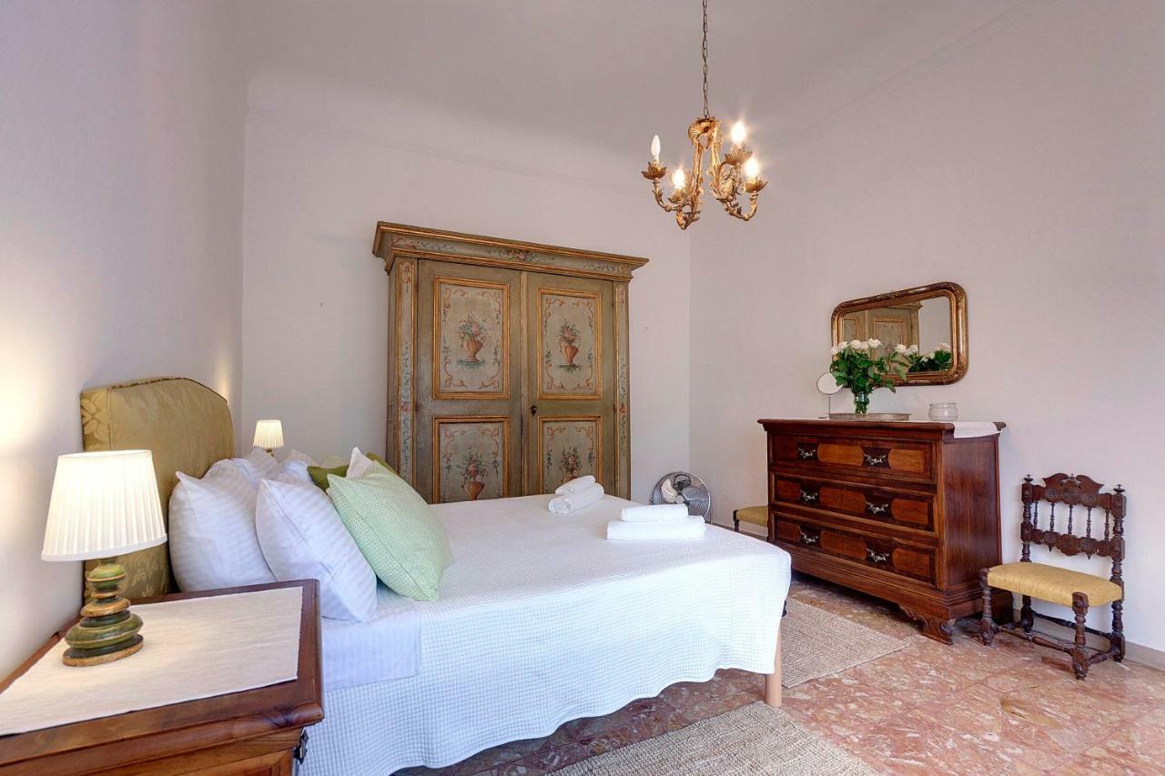 Historical Apartment Spectacular Arno View With Balcony From 12 Th Century. Florença Exterior foto
